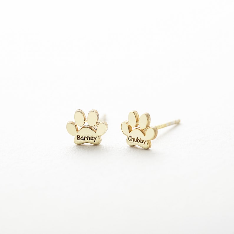 Boucles d'oreilles nom gravé avec empreinte de patte, clous d'oreille empreinte de patte, boucles d'oreilles patte personnalisées, cadeau pour les amoureux des animaux de compagnie, clous du souvenir d'animal de compagnie, cadeau pour elle image 8