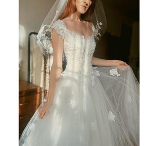 Vintage Priscilla of Boston Wedding Dress: 1950s Lace Floral Applique, XS