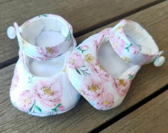 Pink and white floral baby shoes, 0-18m, anti-slip soles, indoor/outdoor soft sole baby girl shoes, first walkers, baby shower gift,