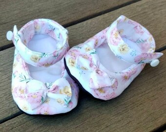 White and pink floral baby shoes with bows, 0-18 months, baby girl shoes with pink flowers, soft sole Mary Janes, baby shower gift, AU baby