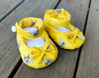 Yellow bee baby shoe with bows, 0-18m, soft sole baby shoes, grip or fabric soles, yellow shoes, Mary Jane's, stay-on shoes, Australian Baby