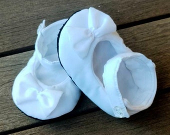 White baby shoes with bows, 0-18m, grip or fabric soft soles, Handmade in AU baby shoes, indoor/outdoor baby shoes, White Christening shoes,