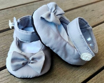 Grey baby shoes with bows, NB-18m, bow shoes, dove gray, soft sole, first shoes, grey baby slippers, outdoor/indoor, monotone, Handmade AU