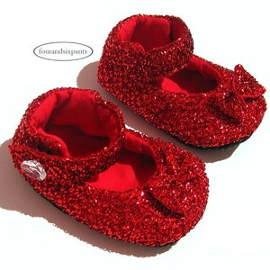 Red baby shoes, sparkly baby shoes, soft baby shoes, babies first shoe, no place like home, ruby slippers, wizard of oz, sparkle shoes RED Shoes