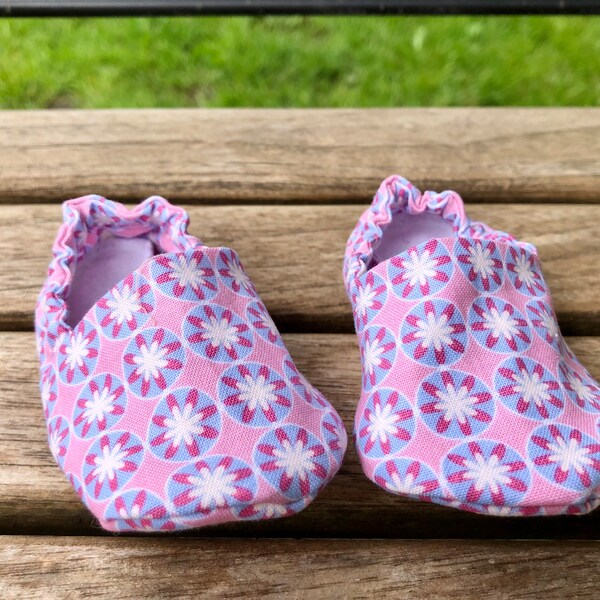 Babyschuhe , Stoffschuhe, Geburtsgeschenk