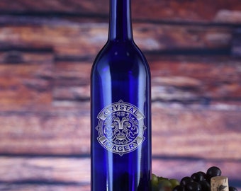 Botella de vino azul o verde con logotipo personalizado grabado
