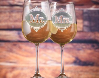 Mr. and Mrs. Wine Glass Set, Wedding Gifts for Bride and Groom