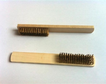 Special brass brush for cleaning the typeface of your typewriter.