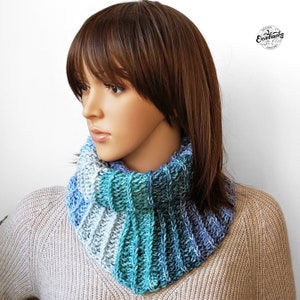 Alesha Fall Triangle Scarf Crochet Pattern - Easy Worsted Yarn Accessory for Autumn, Pattern PDF