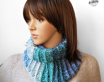 Alesha Fall Triangle Scarf Crochet Pattern - Easy Worsted Yarn Accessory for Autumn, Pattern PDF