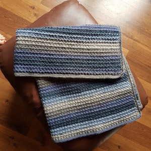Progress update on my double-stranded caron big cakes lapghan: I'm
