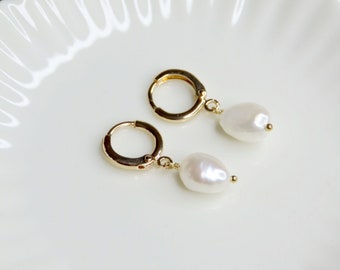 Small hoop earrings with freshwater pearls