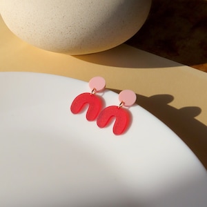 Pendientes de lazo con arco rojo y rosa