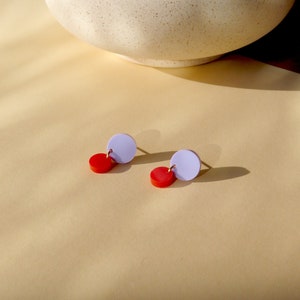 Big Dotty acrylic earrings in lilac red