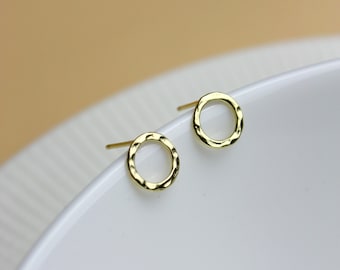 Boucles d’oreilles Golden Hammered Circle Stud