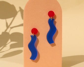 Wormly earrings with stainless steel plugs in red and ink blue