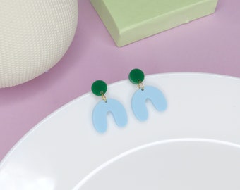 Small arch bow earrings in frog green light blue