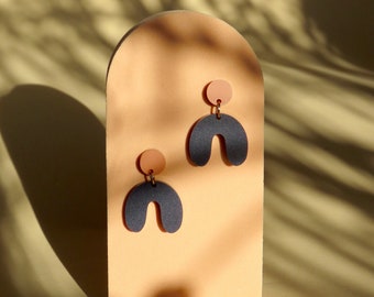 Boucles d'oreilles petites arches en terre cuite bleu foncé