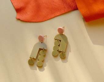 Boucles d'oreilles cannelle avec bouchons en acier inoxydable en beige rose