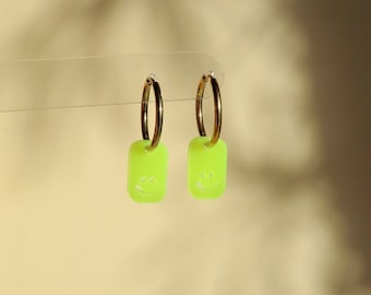 Boucles d'oreilles créoles carrées smiley néon en acier inoxydable