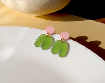 Boucles d'oreilles en forme d'arc Squishy transparentes rose olive