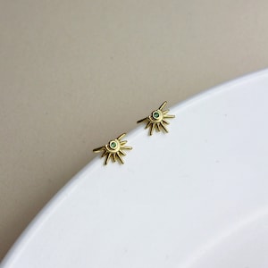 Sonnen mit smaragdgrünem Stein Ohrstecker