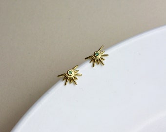 Suns with emerald green stone stud earrings