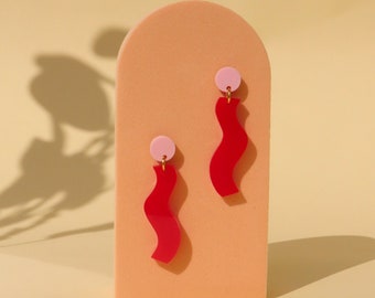 Boucles d'oreilles Wormly avec bouchons en acier inoxydable en rouge rose