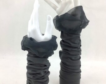 Armstulpen Jaya - die Verwandlungskünstlerin - Farbe Anthrazit