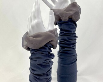 Armstulpen Jaya - die Verwandlungskünstlerin - Farbe taubenblau