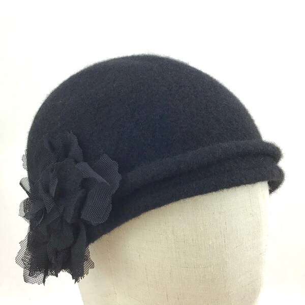 Mütze Uli - die Feminine -  100 % Schurwolle - Farbe schwarz