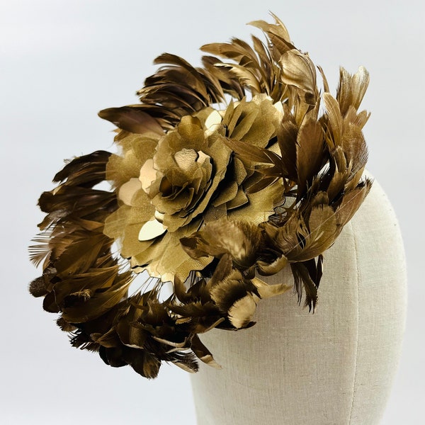 Kopfschmuck aus Federn in der Farbe Gold - Model Tabou