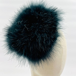 Kopfschmuck aus Maraboufedern - Model Kalideres