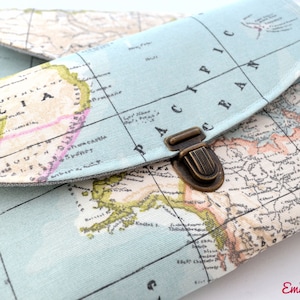 Water-repellent travel case with world map motif for globetrotters