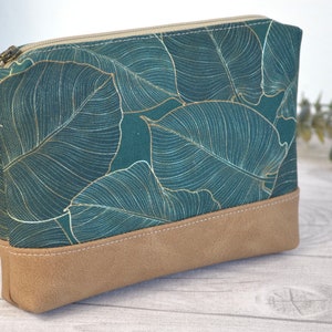 small cosmetic bag, travel case, leaf pattern, emerald green matt/hellbraun