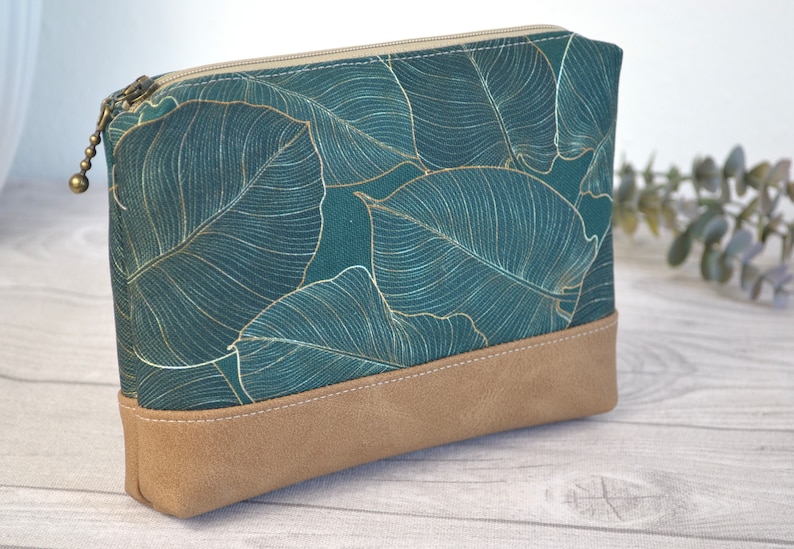 small cosmetic bag, travel case, leaf pattern, emerald green matt/hellbraun