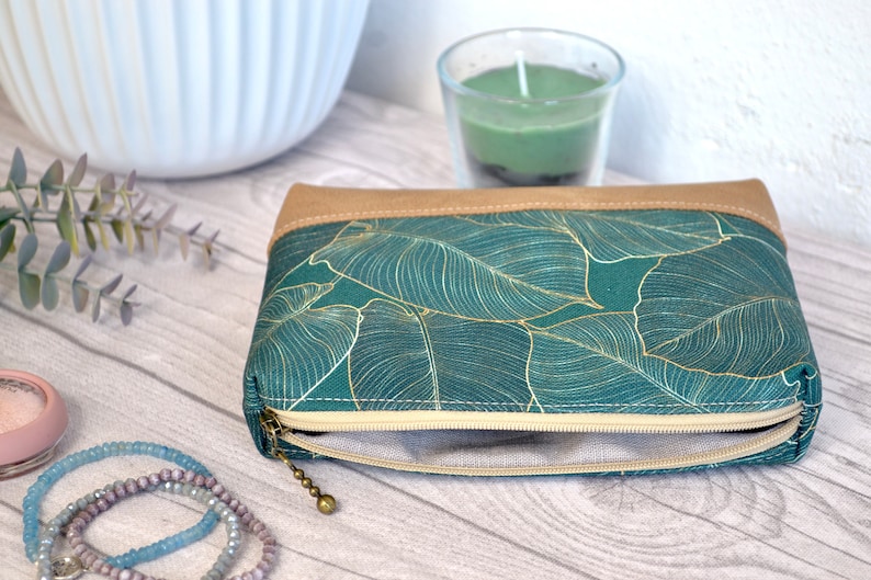 small cosmetic bag, travel case, leaf pattern, emerald green image 4