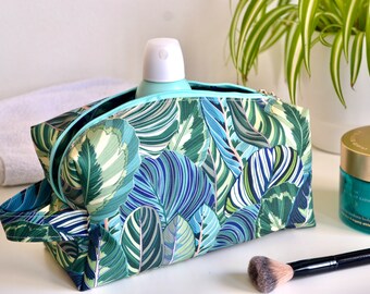 Cosmetic bag, wash bag, boxy bag