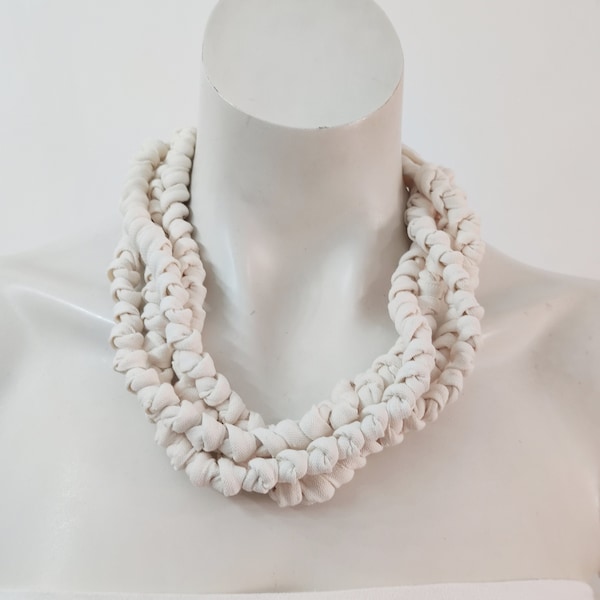 Collier de perles en tissu blanc crème, bijoux de t-shirt blanc en lin, collier en tissu long multi brin cadeau durable pour les femmes