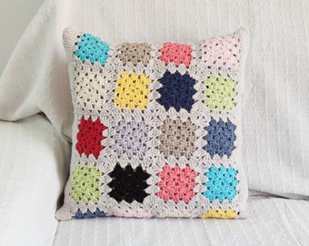 Sustainable pearl grey granny square pillow cover 16x16, large handmade chunky knit pillow, crochet cushion in recycled cotton 40x40 cm