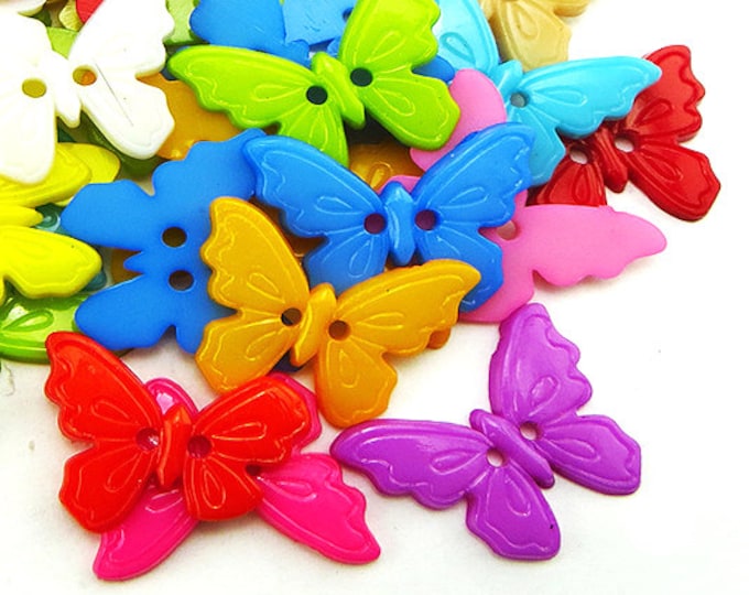 Butterflies Pack of 20 Wooden Buttons 15mm