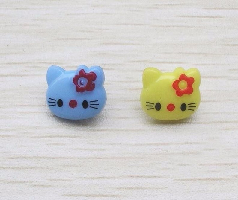 Animal Fasteners For Children Clothes Pack of 100 Assorted Mix Colours Plastic Cat Buttons