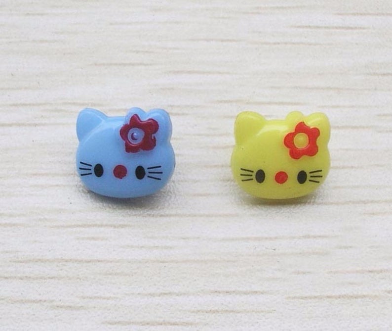 Animal Fasteners For Children Clothes Pack of 100 Assorted Mix Colours Plastic Cat Buttons