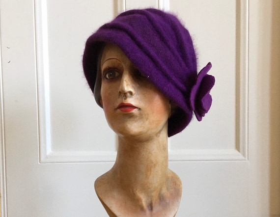 20s style purple wool hat beanie