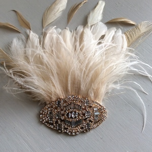 1920s Great Gatsby Hair Clip, Beige Ivory Feathers Fascinator, Rose Gold Jewel Flapper, Glam wedding headband, Rhinestones crystals, Peacock