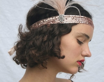 Serre-tête à sequins en or rose : clapet en plumes des années 1920, bijou art déco