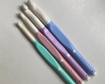 1Pcs Tulip ETIMO GrandHook / Large Crochet Hook with Cushion Grip. 8.0mm - 10.0mm - 12.0mm - 15.0mm
