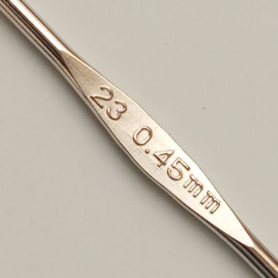 Tulip Crochet Hook 1 Pieces, Tiny Micro Hooks for Starting Dreads