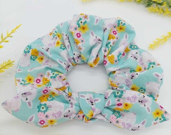 Little lambs scrunchy with bow