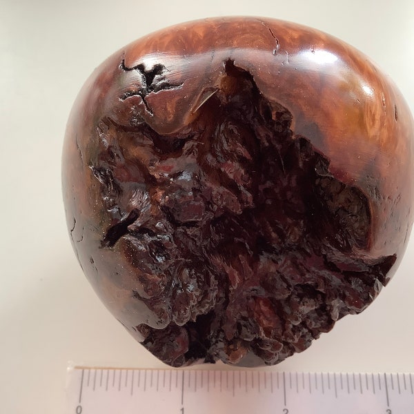 Handgedrechselter Coolibah Wurzelholz Apfel: Australische Holzfrucht